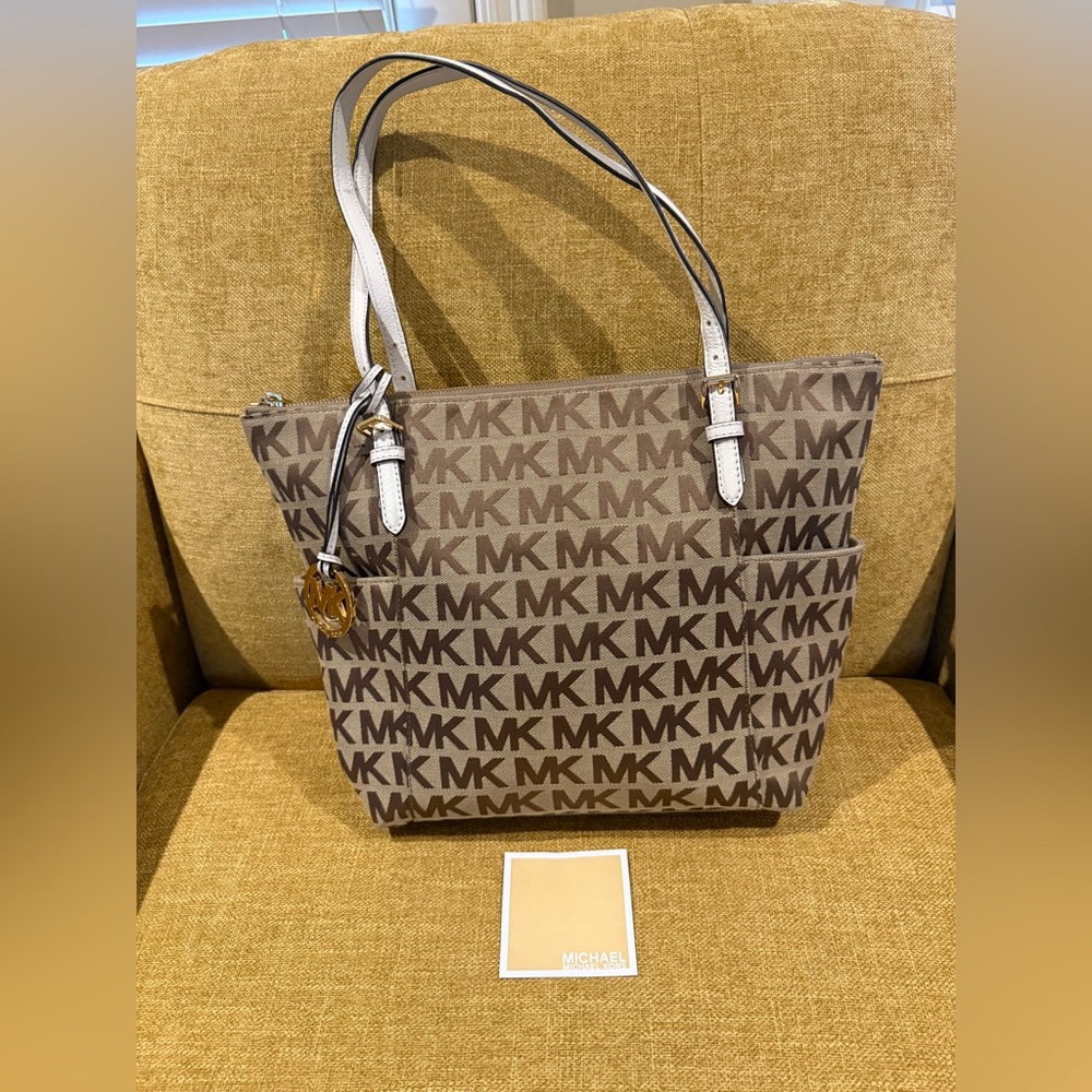 Michael Kors Jet Set Travel Signature Logo Top-Zip Tote Bag